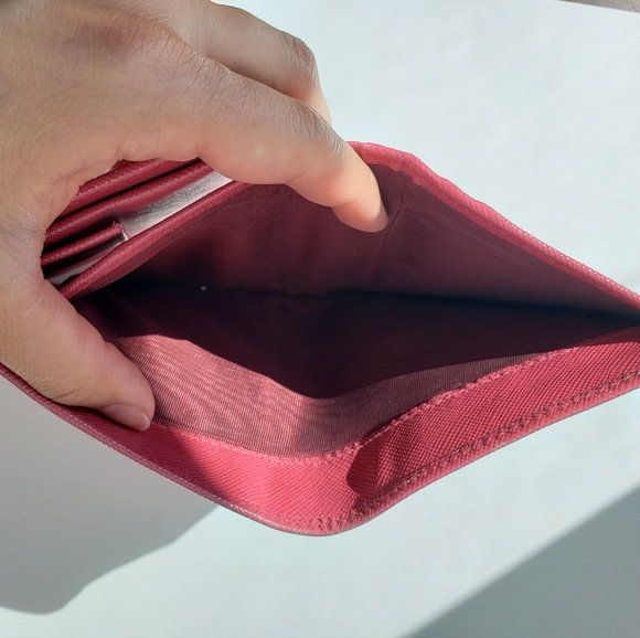 Authentic Prada Saffiano Trifold Compact Wallet - Picture 4 of 17